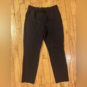 Lululemon on the fly pant